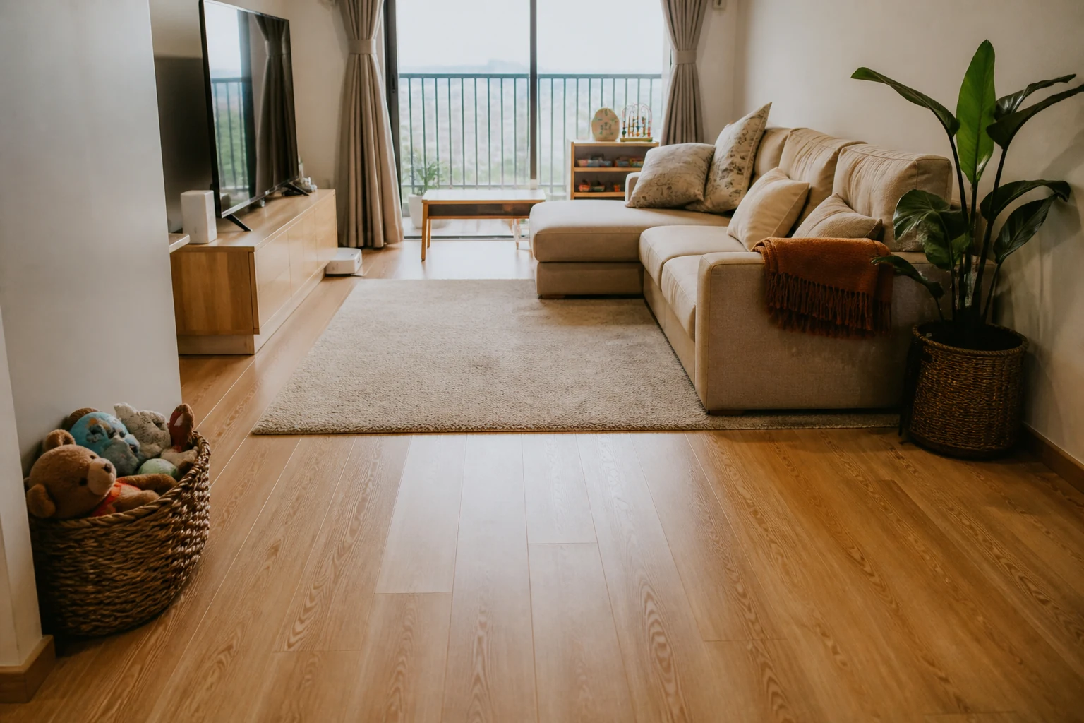 Lantai vinyl warna kayu untuk ruang tamu apartment Malaysia